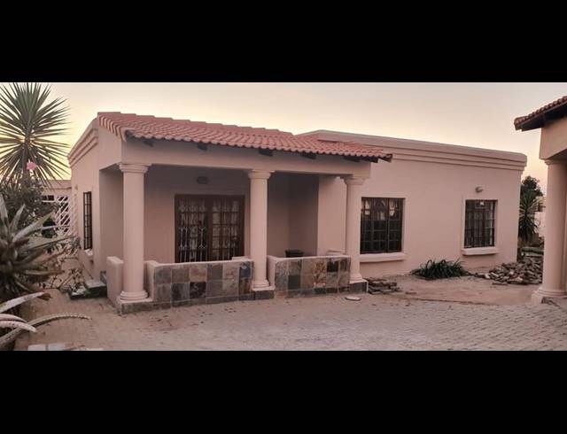 8 BEDROOM HOUSE FOR SALE IN SOSHANGUVE DD